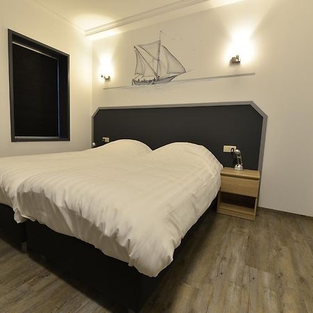 Havenzicht Westkant Dinteloord Экстерьер фото